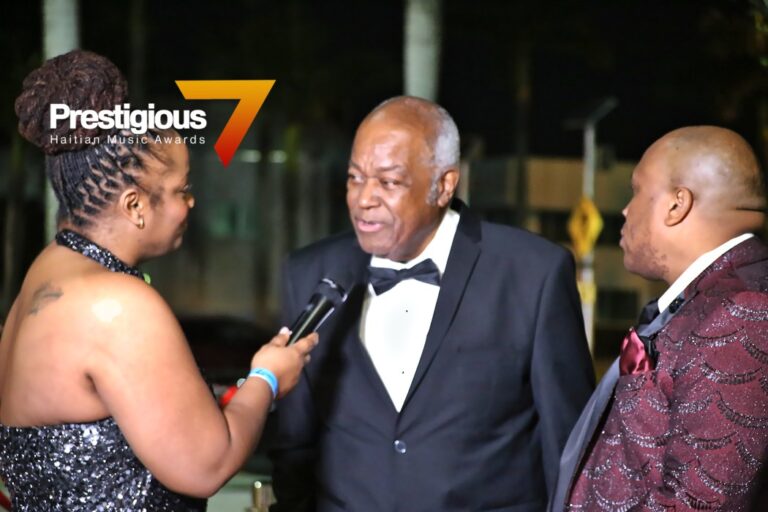 Lionel Benjamin & Kerby Leveille on the microphone of Kitkat on the red carpet